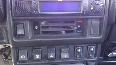 P5030010 (2).JPG (548.62 КБ) 17870 просмотров Вот такой штат стоит, вместо воздушных решёток. Решётки вынул и заткнул ветошью.